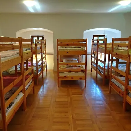 Dom Pristava Jesenice